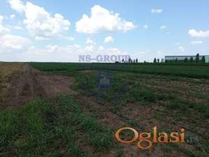 Predstavljamo Vam odličan plac, prevougaonog oblika na izlazu iz Rumenke prema Bačkom Petrovcu.